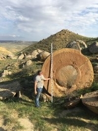 А вот долина шаров Мангыстау в Казахстане. Правда тут шарики побольше.