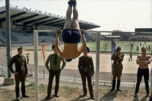 Военкомат ждёт. Срочно.
Нормативы подъема с переворотом в армии для срочников до 6 месяцев: отлично – 6, хорошо – 5, удовлет – 4.