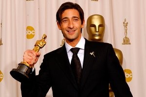 На №33-й боец слева от Жукова сильно на Эдриана Броуди похож.