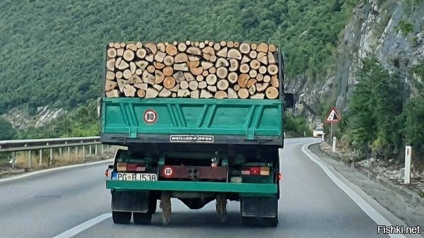 кому-то ж было не лень сидеть и такую уйню в фотошопе рисовать.
откуда столько времени у людей...