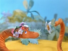 Всё это частности. Расстояния, время, вес, объёмы можно измерять в чём угодно. Хоть в попугаях. Дело привычки.
Метры такая же абстракция как футы или ярды.