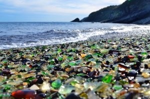 Стеклянный пляж во Владивостоке