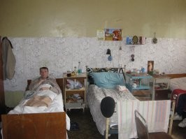 Киевские больницы они такие. Это Киевская городская туберкулезная больница №2 , а фото опубликовали в ЖЖ "Фракція "БЮТ" в Київраді". Там их еще много.