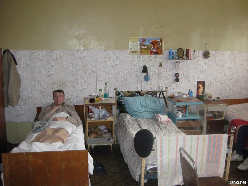Киевские больницы они такие. Это Киевская городская туберкулезная больница №2 , а фото опубликовали в ЖЖ "Фракція "БЮТ" в Київраді". Там их еще много.