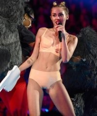 Там замазывать не чего, зачем? Совсем уже поехали с этой цензурой