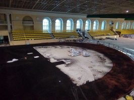 Перепутан зимний дворец и зимний стадион на манежной.