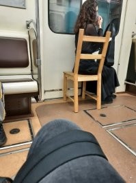 че не так с транспортировкой стула?