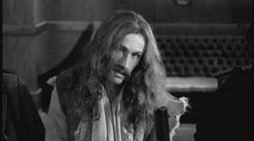 Этот тоже любил с медведем плюшевым спать .