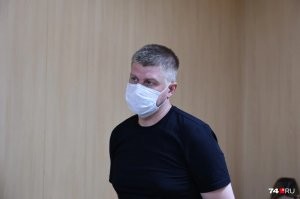 ""В Челябинске начался суд над водителем Volkswagen, пытавшимся оправдать смертельное ДТП эпилепсией. 
...при установлении личности водителя, 40-летнего Игоря Печенкина, стало известно, что он женат, имеет малолетнего ребенка, но нигде официально или неофициально не работает. Зарегистрирован он в квартире на Северо-Западе, но фактически живет по другому адресу. В армии Печенкин не служил, но отсрочек и справок при этом не имел   говорит, что его просто никто не призывал..."" Отсюда: