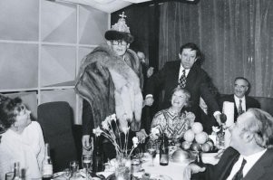 банкет по окончании съемок комедии "иван васильевич меняет профессию"... автор будь внимателен...