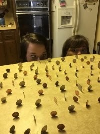 Магия у левой девушки с глазами))