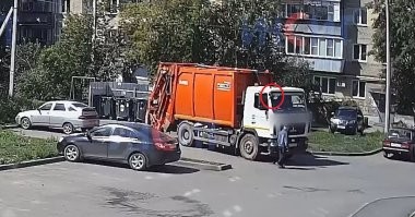 А кто минусит? Этому долбо"бу было лень в зеркало переднего обзора глянуть или торопился быстрей точки закрыть? Теперь на нарах ему зеркальце подарят,насмотрится.