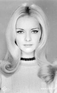 Кто-то сходит с ума по красавице Монике, но смотришь на фото молодой Барбары и понимаешь - погиб бы от такого взгляда