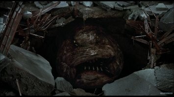 Люди в чёрном Джеффа гоняют по метро.