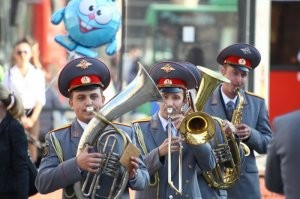 Я почти как Джонни Депп из "Страх и Ненависть в Лас-Вегасе". Мысль.
А ну как устроить флэш-моб наоборот? Менты дуют, водилы бухают...