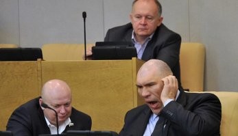 Спасибо вы%лядкам за наши законы.
Коммерсы, спортсмены, артисты, дол%ое%ы, аутисты, но не политики.