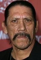 Гениальный визажист превращает себя в знамениотостей - не отличишь!