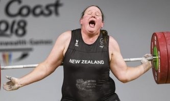 После того как трангендеры стали учавствовать в олимпиаде, на ней можно поставить крест. Любой спортсмен, который не достиг успехов в своем виде спорта, может заявить, что он вдруг почувствовал себя женщиной, попить таблеток, даже писюн отрезать не надо, и соревноваться со спортсменками в женских видах спорта. И конечно, пожимать лавры победителя... пардон, победительницы.

 На фото : Тяжелоатлетка из Новой Зеландии Лорел Хаббард, 35 лет жившая в мужском теле, претендует на медаль Токио-2020.