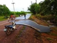 у Вас ус отклеился...