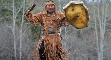 Пускай система пашет как часы 
И не подводит сервер никогда, 
Не будет в жизни черной полосы, 
Все остальное в общем ерунда. 

С праздником, коллеги!