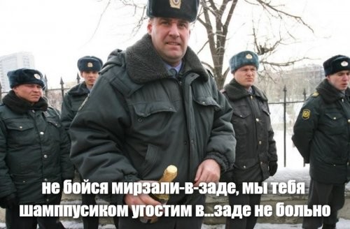 Полицейские встретили оскорбившего русских комика по приезде в Москву