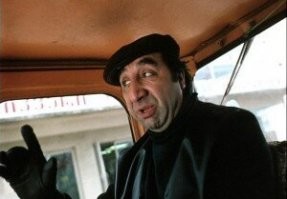 сползло, сдвинулось, сместилось, всё тоже с приставкой пере...
после подтяжки кожи / коры это всё произошло.