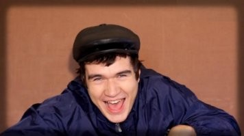 Сейчас что  не <span style='color:gray'>[мат]</span> то комик.  И  юмор для гопо  гиен без мозгов про говно и <span style='color:gray'>[мат]</span>.