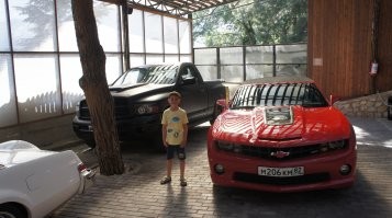 В Ялте в этом году был в музее авто, ну как в музее, это частная коллекция кароч. вот немного фоток, реально тачки крутые когда в живую смотришь, а не по телеку.
