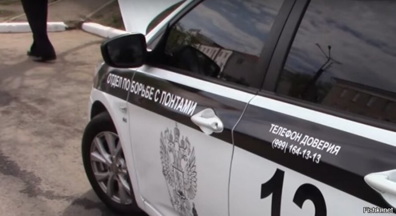 На девушку из Эстонии завели уголовное дело за то, что она оклеила свой BMW в цвета российской ДПС