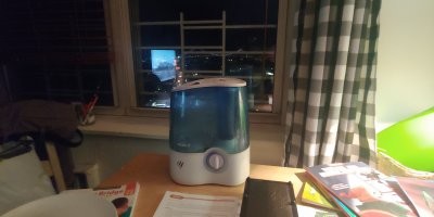 Ха. Там хьюмидифаер. Никак в шкаф не уберу его. А пульт от кабельного ТВ, которого уже нет ).