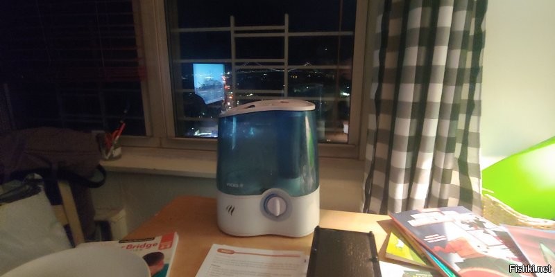 Ха. Там хьюмидифаер. Никак в шкаф не уберу его. А пульт от кабельного ТВ, которого уже нет ).