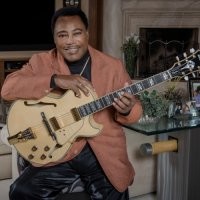 Как похож на Джорджа Бэнсона!