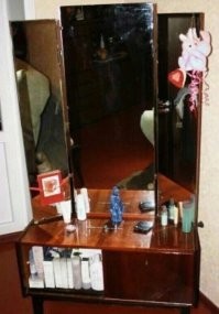 5. Популярность данной модели трюмо не знала границ
Это трильяж, а не трюмо.