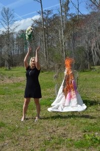 Представляю, как радуется бывший муж, что наконец развелся с этой разжиревшей коровой.