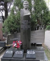 А что же только деятели искусств в подборке?