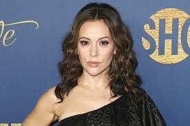 Алисса Милано играла дочь Шварца в Коммандо.