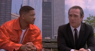 "Человек разумен. А толпа   это тупой, склонный к панике опасный зверь."
© Агент Кей. "Люди в черном"
Толпе не нужно оставлять выбора. Хотя... Может, в том и смысл, чтобы тупые передохли по своей же воле?