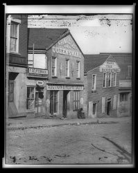 - Вы продаете негров?
- Нет, просто показываю.
- Кросивое...