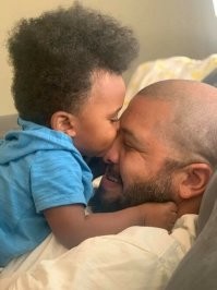 "Мне сказали, что мои шансы иметь детей призрачны из-за радиации. Семь лет спустя родился мой сын"

Ммм я наверное могу и и ошибаться но мне кажется про радиацию ему не наврали....