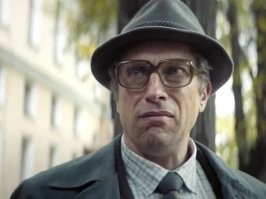 Американцы показывая маньяков, подчёркивают какие это звери и подонки.
Наши жеж киноделы сняли чикатило с б*я Нагиевым! и у нагиевского чикатило будто метеоризм и диарея, постоянно с таким лицом бегает. Да еще вызывает какую то жалость.