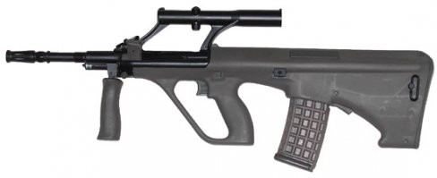 Запомнилось оружие наемников - автомат Steyr AUG, который выглядел довольно  футуристично, хотя выпускается с 1978г.