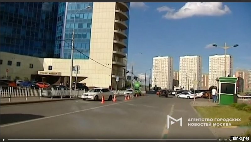 Как не нужно переходить дорогу с детьми: водитель сбил двух маленьких пешеходов в Москве