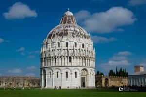Баптистерий в Пизе. Даже раньше башни построили, но тоже не быстро - лет 200 ушло, итальянцы ленивее нас.