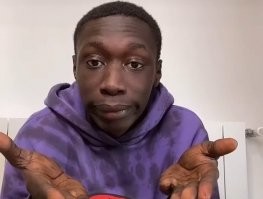 он просто снимает колпак....