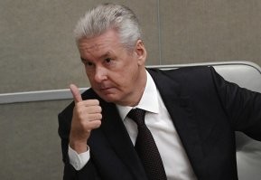 Городская инсталляция: пандус, обнесенный бордюром