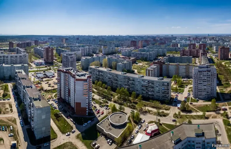 Параллельно, ещё и Автозаводский район Тольятти строили. А теперь нам натирают уши, что без таджиков, строители не справятся.