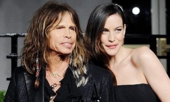 Можно подумать ты фильм "Армагеддон"(про астероид), не смотрел, как раз-таки она там в лет 17 снимается.))
А, вот ее папаша)