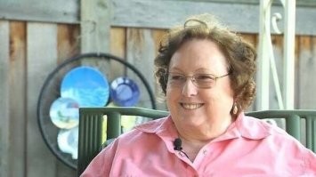 Ну и киллеры пошли.Нормально по бошке долбануть не может.