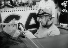 Нашли чем удивить.У нас во дворе Славик вообще трезвым не садится.Ибо убиться может.А пьяным ездит так,что трезвые профессионалы так не могут.И кстати ни одной аварии.