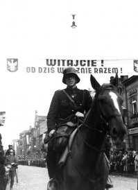 А вот советские оккупанты в польше....